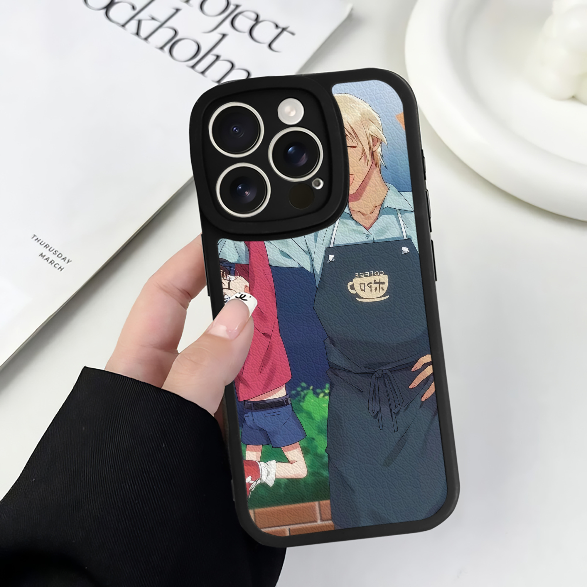 （画像用） 名探偵コナン Detective Conan 【iPhone 16シリーズ対応】シリコンスマホケース（レザー調） 材質：シリコン